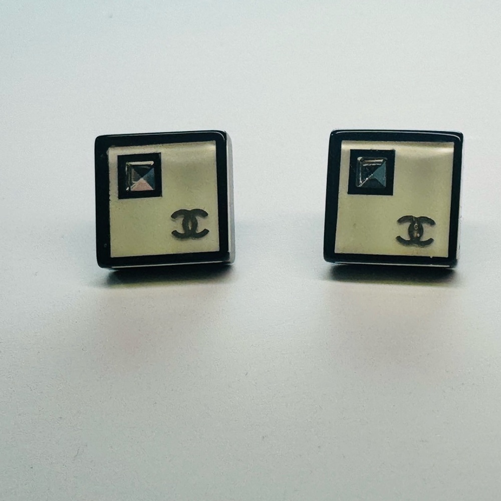 CHANEL stud strass and resin cc square earrings